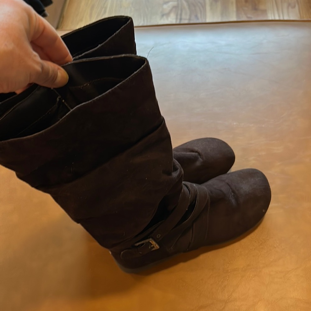 Women’s calf boots brown suede robinhood style for fall with buckles